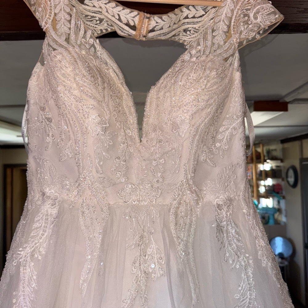Elegant White Wedding Dress - Picture 2 of 13